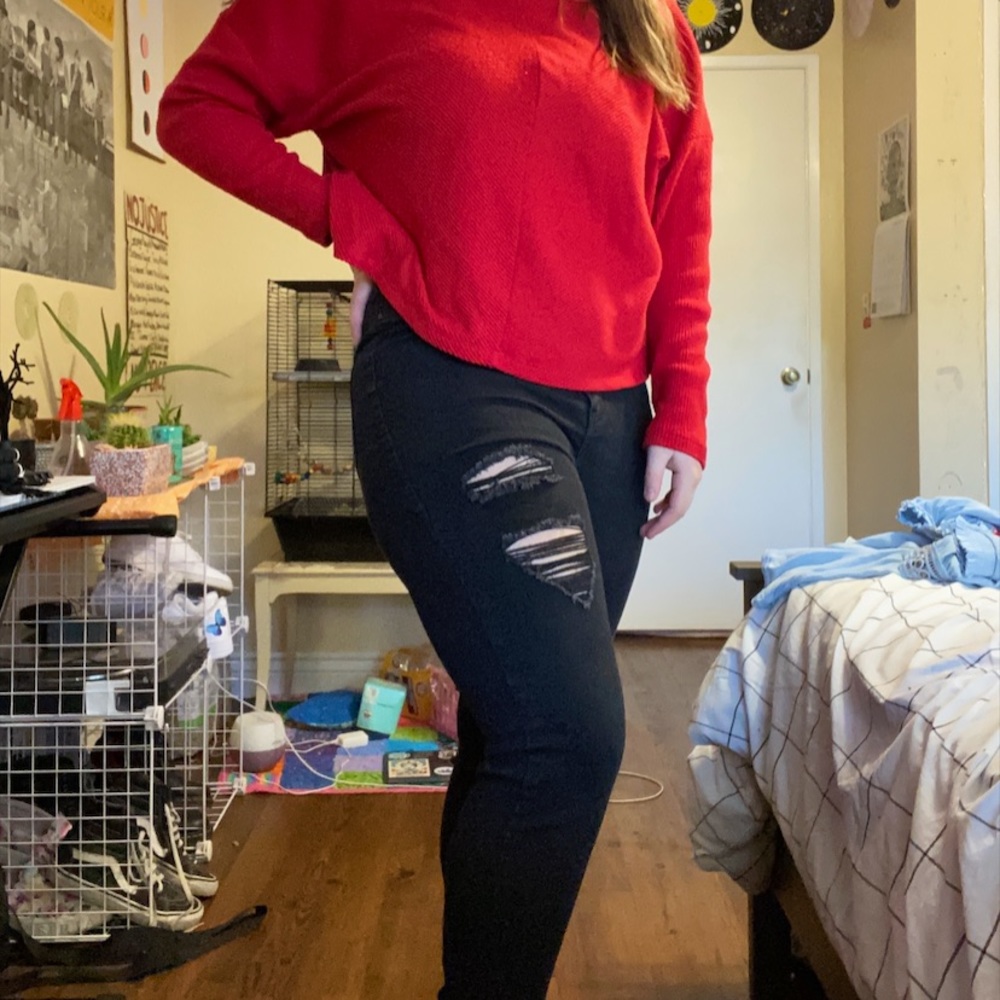 BLACK HIGH RISE RIPPED JEANS